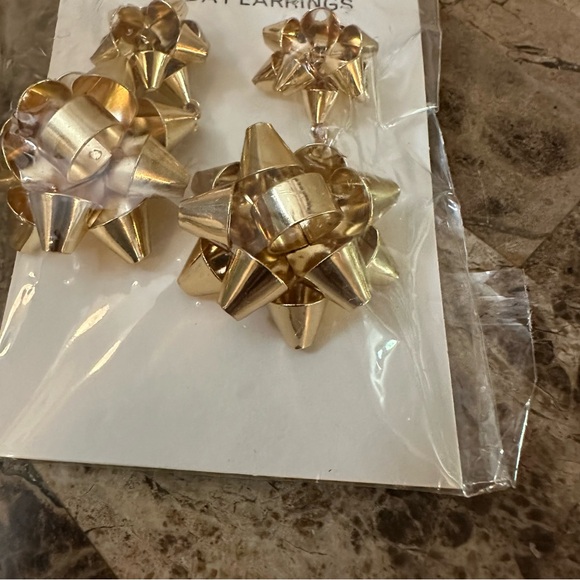 Serra Holiday Earrings Gold Tone Christmas Bows NEW - Picture 4 of 6